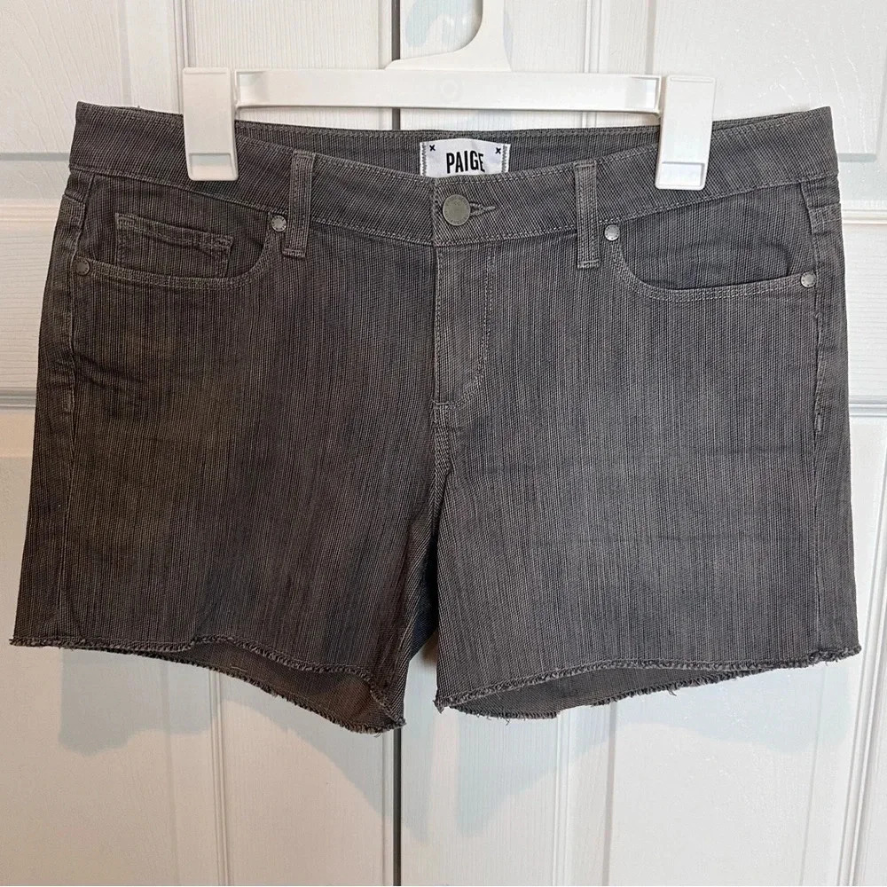 Paige Jimmy Jimmy Denim Shorts Size 29 Black‎ White Twill look. Worn once